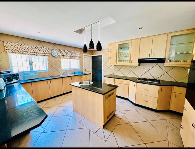 7 BEDROOM HOUSE FOR SALE IN FARNINGHAM RIDGE